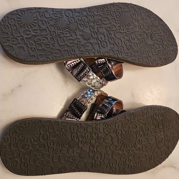 UGG metallic black/silver flat sandals size 8 - Picture 3 of 5
